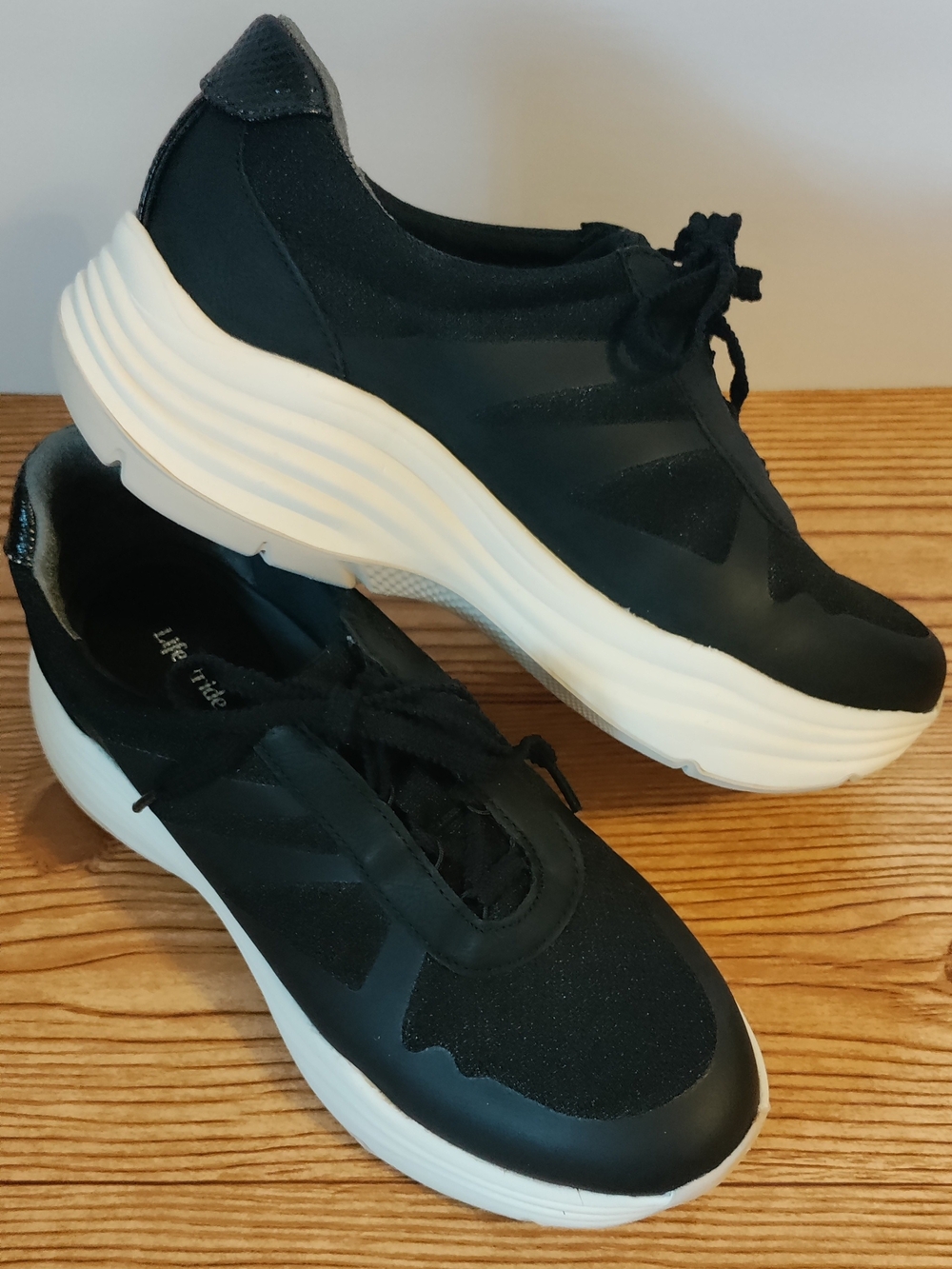 Life Stride Black and White Platform Lace-Up Sneakers Women-Size 8
